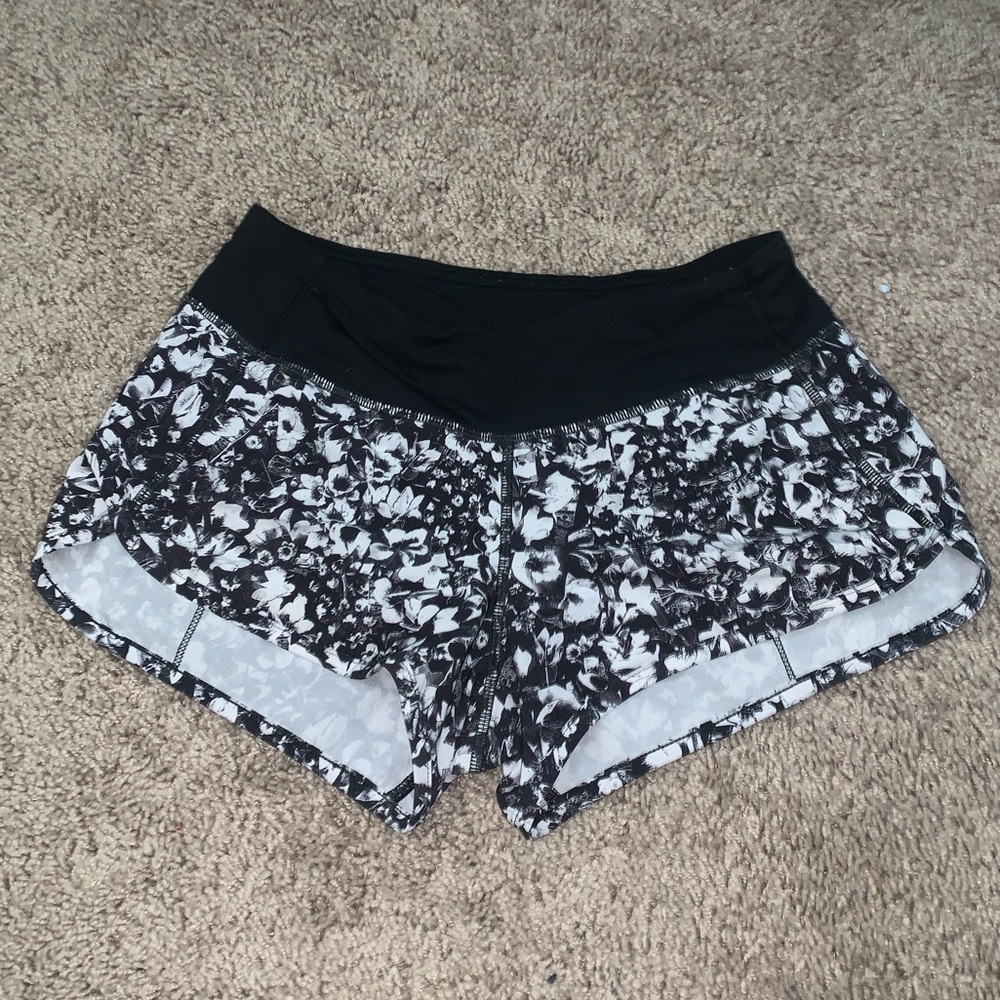 Lululemon 2.5” Pattern Speed Up Shorts size 2